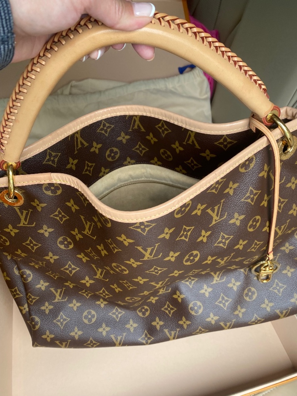 Louis Vuitton Artsy MM